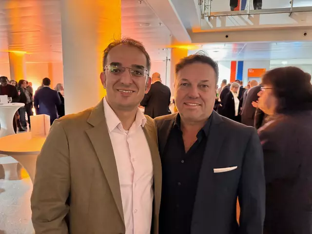 Unternehmer &amp; FDP-Stadtrat Ümit Sormaz mit Jürgen Schielein (Norisring-Macher). | Foto: Peter Maskow