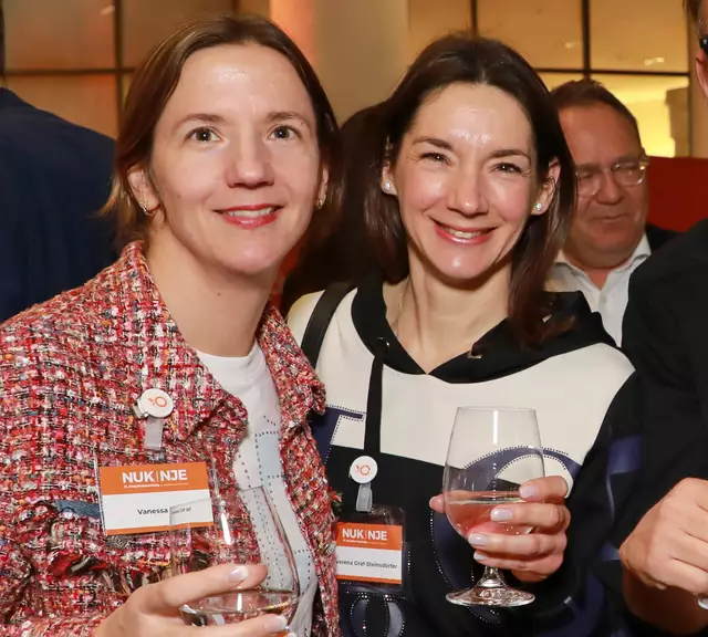 Die Autoschwestern: Vanessa Graf (li.) und Verena Graf-Steinsdörfer. | Foto: Jürgen Friedrich