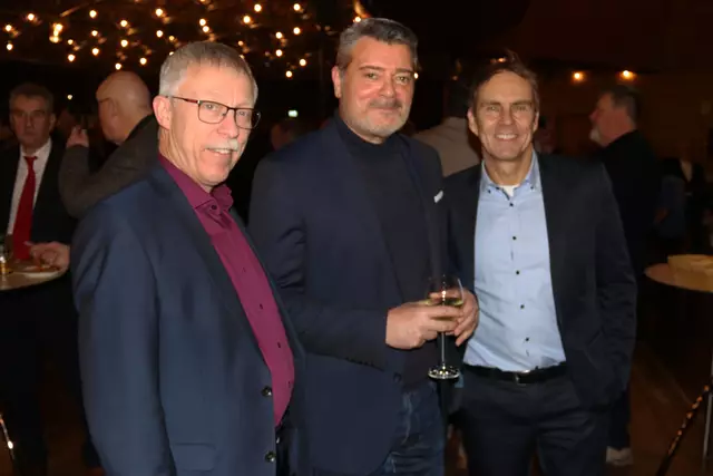 Im angeregten Gespräch (v.l.): Martin Heyn, der Vositzende der SCHULTHEISS Wohnbau AG, Marcel Gasde, Direktor der Comödie Fürth, und Funkhaus-Geschäftsführer Alexander Koller. | Foto: tom