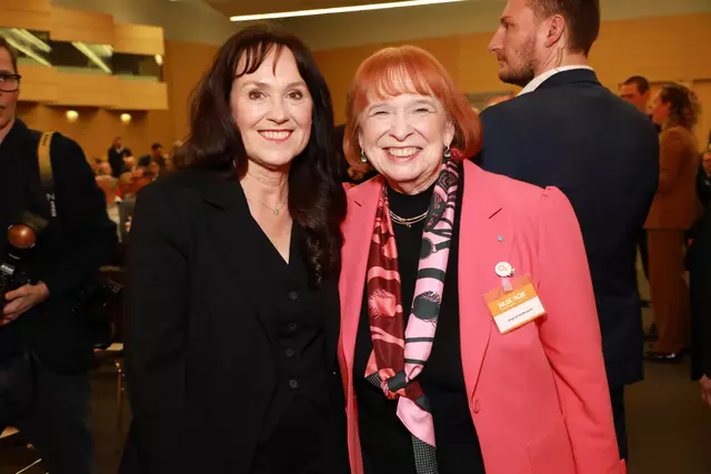 Gastgeberin Sabine Michel (li.) mit Ingrid Hofmann (I.K. Hofmann Zeitarbeit). | Foto: Jürgen Friedrich