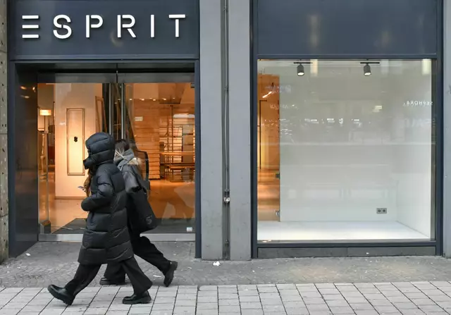 Die letzten Esprit-Läden schließen, viele - wie dieser in Hannover - wurden zuletzt bereits dichtgemacht. | Foto: Ella Wenzel/dpa