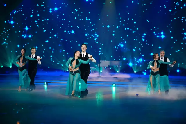 Gruppentanz Langsamer Walzer. | Foto: RTL / Stefan Gregorowius