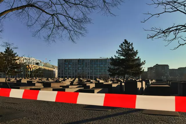 Am Samstagmorgen war der Bereich weiter abgesperrt. | Foto: Paul Zinken/dp
