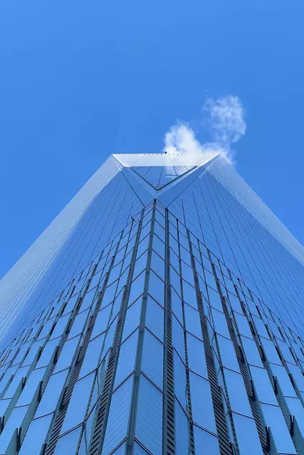 Und für Gäste ist der Blick von oben auf New York meist touristische Pflicht. Doch um die beste Aussicht ist ein reger Wettkampf entbrannt.  | Foto: Benno Schwinghammer/dpa