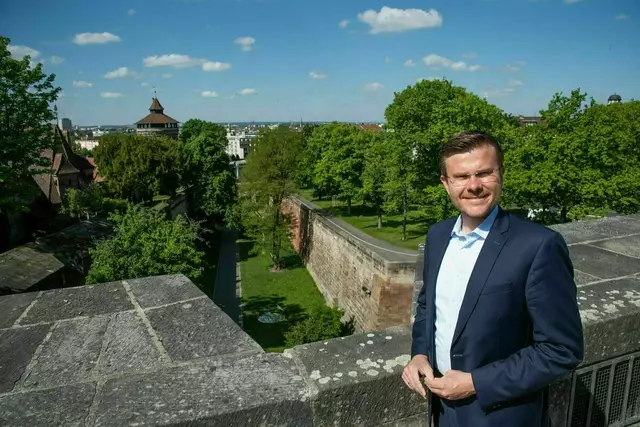 „Es muss daher viel Geld aus dem Sondervermögen auf der kommunalen Ebene ankommen, damit die Menschen vor Ort eine deutliche Verbesserung spüren", so Oberbürgermeister Marcus König.  | Foto: Christine Dierenbach/Stadt Nürnberg