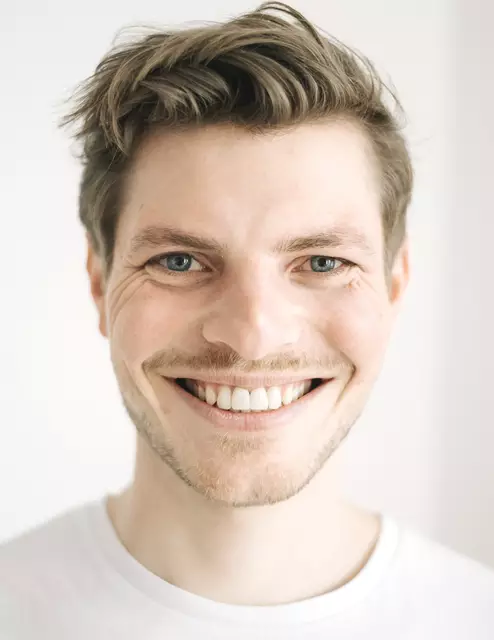 Leonard Gabriel Heygster kommt zum Erzählcafé ins E-Werk. | Foto: © Rafael Heygster