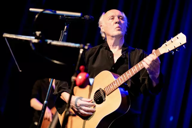 Der niederländische Liedermacher Herman van Veen wird 80 Jahre alt. | Foto: Hauke-Christian Dittrich/dpa (Archivbild)