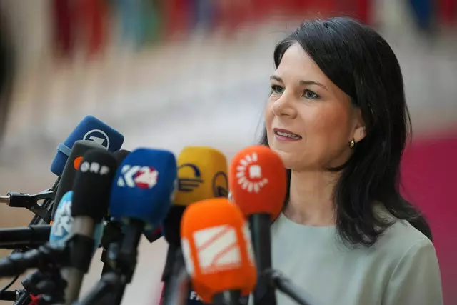 Wie es aussieht, wird die Grünen-Politikerin zügig das Land verlassen. Steht Annalena Baerbock vor einem Wechsel nach New York? | Foto: Virginia Mayo/AP/dpa