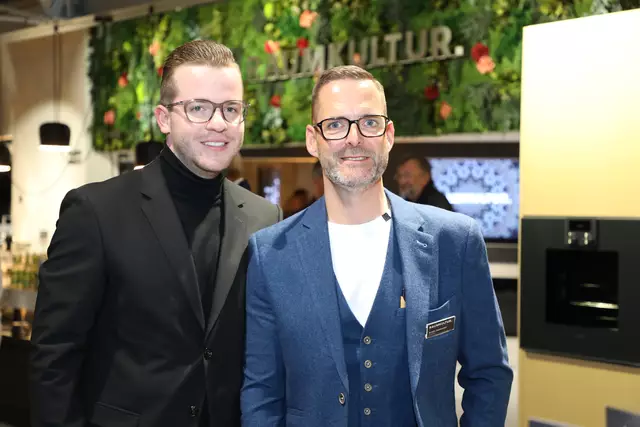 Gastgeber Max Feser (li,) und Armin Siemandel, Geschäftsführer Raumkultur Nürnberg der Gerhard Hartmann GmbH, Neustadt/Aisch. | Foto: Jürgen Friedrich