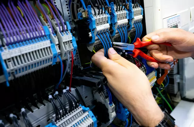 Es pendeln mehr Menschen nach Bayern zum Arbeiten als sie aus Bayern woandershin zur Arbeit fahren. | Foto: Sven Hoppe/dpa