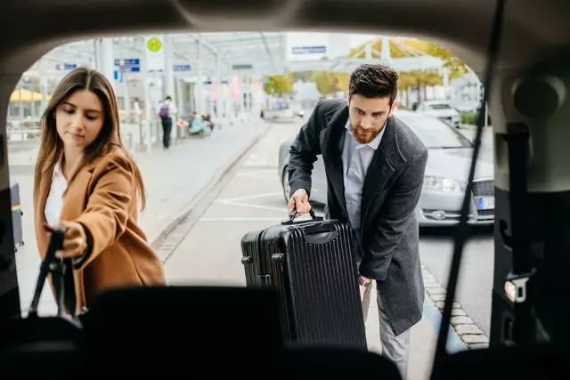 Ab April können Fluggäste auf den Kurzzeitparkplätzen auf dem Terminalvorplatz dank Kennzeichenerfassung entspannt und ohne Parkschein parken.  | Foto:  Airport Nürnberg