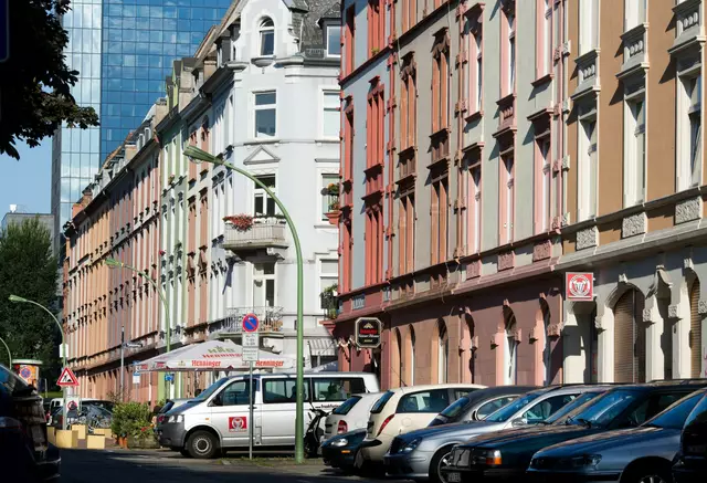 Die Unterhändler von Union und SPD wollen einen Steuerbonus, für Vermieter, die ihre Wohnungen günstig anbieten.  | Foto: Frank Rumpenhorst/dpa (Symbolbild)