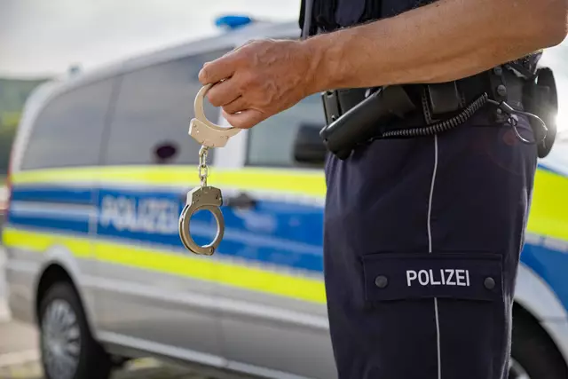 811 Tatverdächtigte sind 2024 in Schwabach festgenommen worden. | Foto: Adobe Stock / PropCop Effects (Symbolfoto)