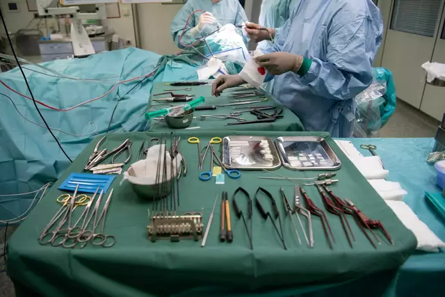 Für den Fall, dass Deutschland in kriegerische Auseinandersetzungen hineingezogen wird, ist das Gesundheitswesen aus Sicht von Fachleuten unzureichend vorbereitet. | Foto: Marijan Murat/dpa (Symbolbild)