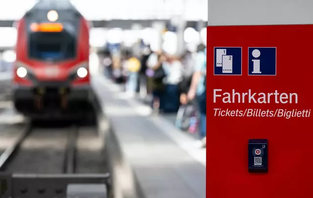 Wegen Problemen an den Zügen kommt es auf der Verbindung immer wieder zu Verspätungen und Ausfällen.  | Foto: Sven Hoppe/dpa/dpa-tmn