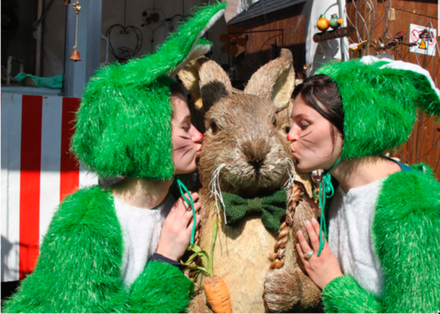 Ostermarkt in Nürnberg: Verführung auf allen Ebenen.  | Foto: Udo Dreier