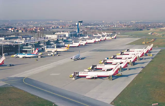 Heute geht es vom Airport Nürnberg mit über 20 verschiedenen Airlines zu über 60 Direktzielen und über die Drehkreuze Paris, Frankfurt, Istanbul und Amsterdam weiter in die ganze Welt. Foto:  | Foto: Simon Rein/Airport Nürnberg