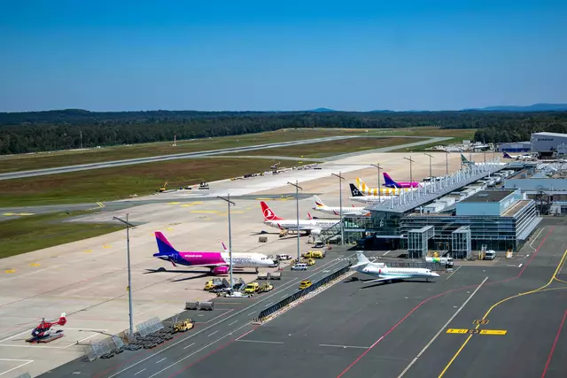 Das AirBerlin Drehkreuz in Nürnberg brachte von 1997 bis 2012 Urlauber vom Airport Nürnberg aus in die ganze Welt. Foto:  | Foto: Archiv Airport Nürnberg