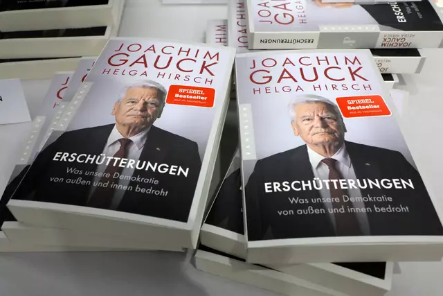 Der Bestseller "ERSCHÜTTERUNGEN" liegt in einer aktualisierten Auflage vor. Das Titelbild stammt von Jens Gyarmaty/laif | Foto: Jürgen Friedrich