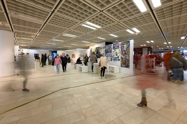 Mehr als 20 000 Menschen flanierten durch die „Galerie Kaufhof“ und entdeckten viel Neues im Erdgeschoss. 
 | Foto: Steffen Kirschner | viaframe