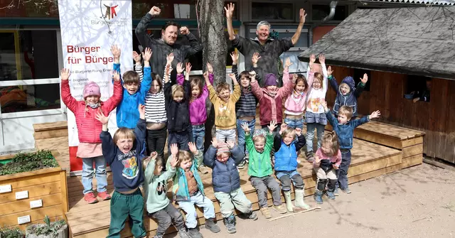 Großer Spaß auf der neuen Holzterrasse der AWO.
Bild: JockiFoto, Erlangen 