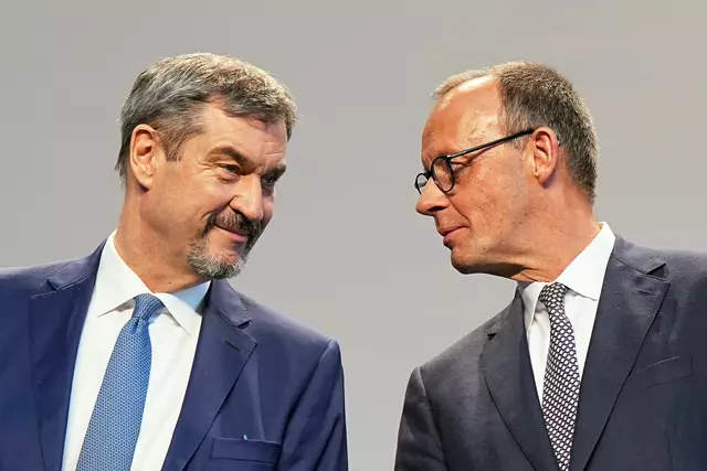 CSU-Chef Söder rechnet mit der Wahl von Friedrich Merz zum neuen Bundeskanzler am 6. Mai. Einen Tag vorher könne der Koalitionsvertrag unterschrieben werden. (Archivbild) | Foto: Michael Kappeler/dpa