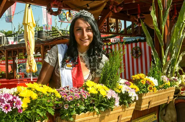 Frühlingsfest mit Volksfestkönigin  Christina.  | Foto: Berny Meyer/Süddeutscher Schaustellerverband