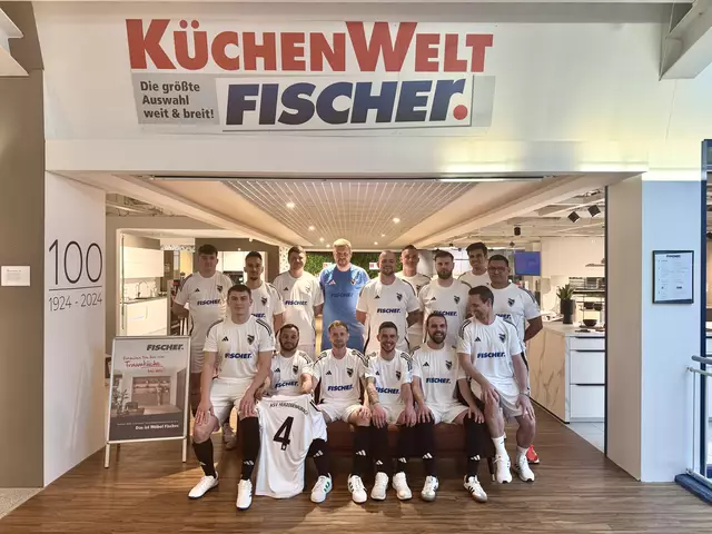 Die Herrenmannschaft des ASV Herzogenaurach in den neuen Auswärtstrikots. | Foto: Möbel Fischer