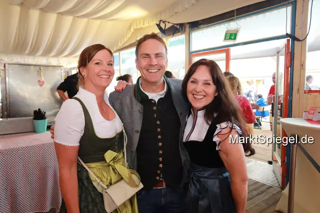 Foto: Jürgen Friedrich. Alle Bilder vom fünften "Business meets Media" in der Metropolregion, diesmal bei "Gigerlas" Lössel auf dem Nürnberger Frühlingsvolksfest.