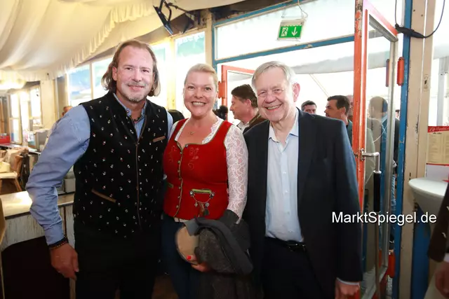Foto: Jürgen Friedrich. Alle Bilder vom fünften "Business meets Media" in der Metropolregion, diesmal bei "Gigerlas" Lössel auf dem Nürnberger Frühlingsvolksfest.