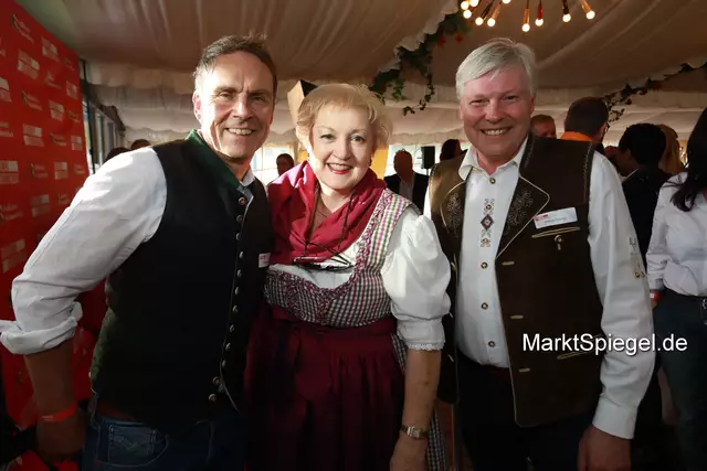 Foto: Jürgen Friedrich. Alle Bilder vom fünften "Business meets Media" in der Metropolregion, diesmal bei "Gigerlas" Lössel auf dem Nürnberger Frühlingsvolksfest.
