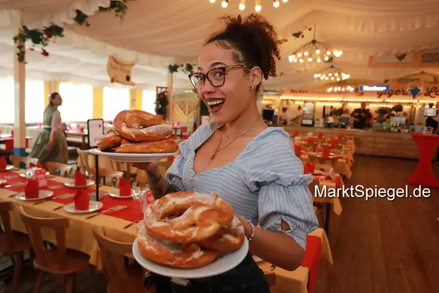 Foto: Jürgen Friedrich. Alle Bilder vom fünften "Business meets Media" in der Metropolregion, diesmal bei "Gigerlas" Lössel auf dem Nürnberger Frühlingsvolksfest.