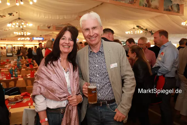 Foto: Jürgen Friedrich. Alle Bilder vom fünften "Business meets Media" in der Metropolregion, diesmal bei "Gigerlas" Lössel auf dem Nürnberger Frühlingsvolksfest.