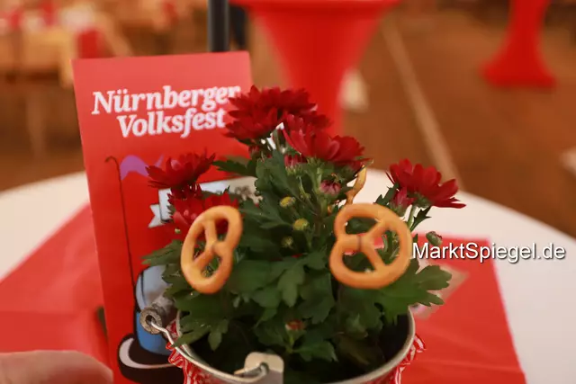 Foto: Jürgen Friedrich. Alle Bilder vom fünften "Business meets Media" in der Metropolregion, diesmal bei "Gigerlas" Lössel auf dem Nürnberger Frühlingsvolksfest.