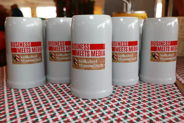 Zum fünften Mal "Business meets Media" in der Metropolregion, diesmal bei "Gigerlas" Lössel auf dem Nürnberger Frühlingsvolksfest. | Foto: Jürgen Friedrich. Alle Bilder vom fünften "Business meets Media" in der Metropolregion, diesmal bei "Gigerlas" Lössel auf dem Nürnberger Frühlingsvolksfest.