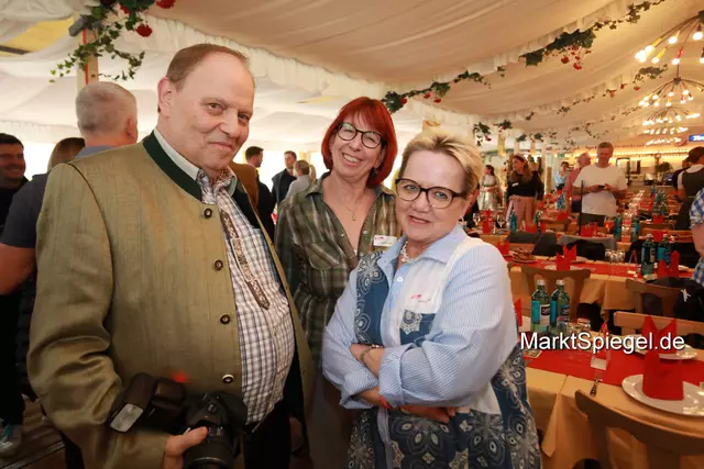 Foto: Jürgen Friedrich. Alle Bilder vom fünften "Business meets Media" in der Metropolregion, diesmal bei "Gigerlas" Lössel auf dem Nürnberger Frühlingsvolksfest.