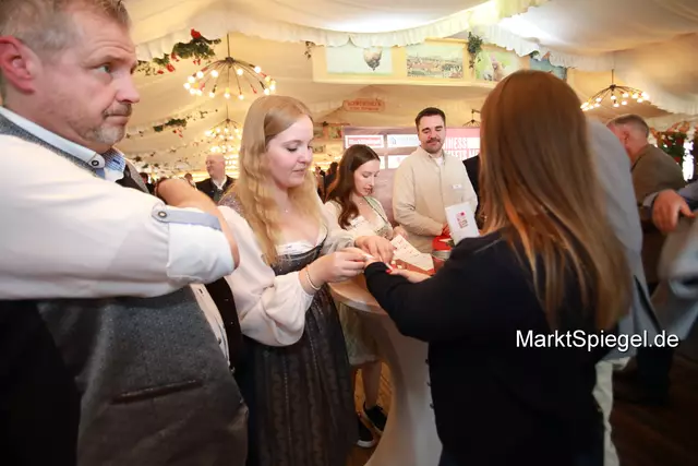 Foto: Jürgen Friedrich. Alle Bilder vom fünften "Business meets Media" in der Metropolregion, diesmal bei "Gigerlas" Lössel auf dem Nürnberger Frühlingsvolksfest.