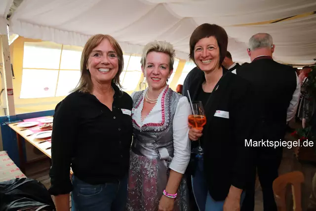 Foto: Jürgen Friedrich. Alle Bilder vom fünften "Business meets Media" in der Metropolregion, diesmal bei "Gigerlas" Lössel auf dem Nürnberger Frühlingsvolksfest.