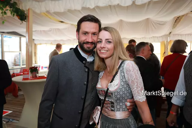 Foto: Jürgen Friedrich. Alle Bilder vom fünften "Business meets Media" in der Metropolregion, diesmal bei "Gigerlas" Lössel auf dem Nürnberger Frühlingsvolksfest.