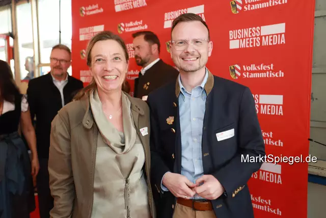 Foto: Jürgen Friedrich. Alle Bilder vom fünften "Business meets Media" in der Metropolregion, diesmal bei "Gigerlas" Lössel auf dem Nürnberger Frühlingsvolksfest.