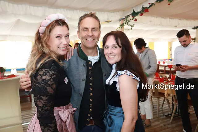 Foto: Jürgen Friedrich. Alle Bilder vom fünften "Business meets Media" in der Metropolregion, diesmal bei "Gigerlas" Lössel auf dem Nürnberger Frühlingsvolksfest.