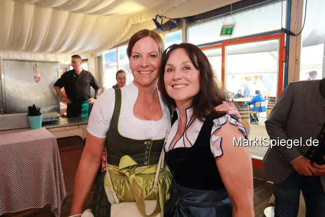 Foto: Jürgen Friedrich. Alle Bilder vom fünften "Business meets Media" in der Metropolregion, diesmal bei "Gigerlas" Lössel auf dem Nürnberger Frühlingsvolksfest.