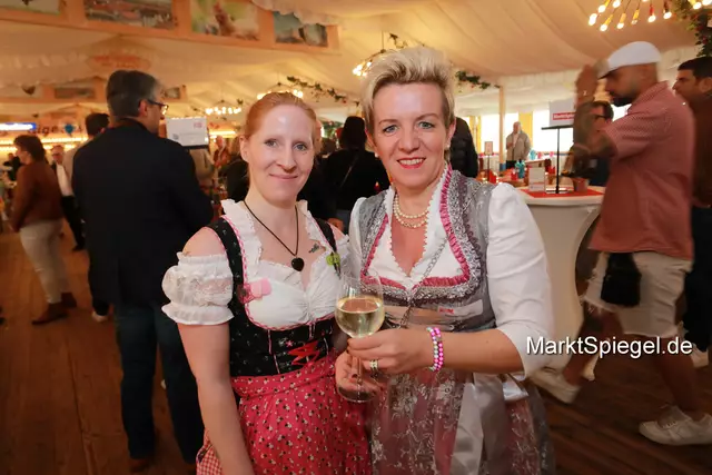 Foto: Jürgen Friedrich. Alle Bilder vom fünften "Business meets Media" in der Metropolregion, diesmal bei "Gigerlas" Lössel auf dem Nürnberger Frühlingsvolksfest.