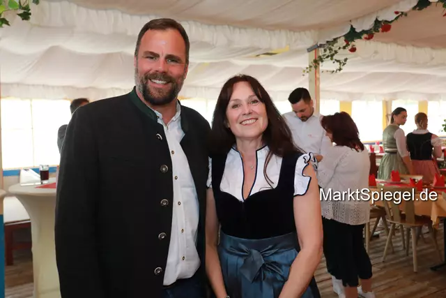 Foto: Jürgen Friedrich. Alle Bilder vom fünften "Business meets Media" in der Metropolregion, diesmal bei "Gigerlas" Lössel auf dem Nürnberger Frühlingsvolksfest.