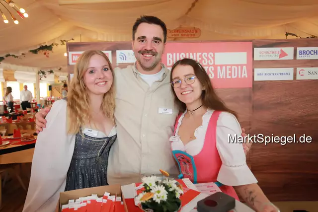 Foto: Jürgen Friedrich. Alle Bilder vom fünften "Business meets Media" in der Metropolregion, diesmal bei "Gigerlas" Lössel auf dem Nürnberger Frühlingsvolksfest.