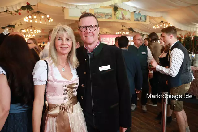 Foto: Jürgen Friedrich. Alle Bilder vom fünften "Business meets Media" in der Metropolregion, diesmal bei "Gigerlas" Lössel auf dem Nürnberger Frühlingsvolksfest.