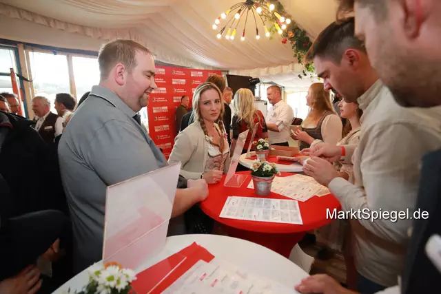 Foto: Jürgen Friedrich. Alle Bilder vom fünften "Business meets Media" in der Metropolregion, diesmal bei "Gigerlas" Lössel auf dem Nürnberger Frühlingsvolksfest.