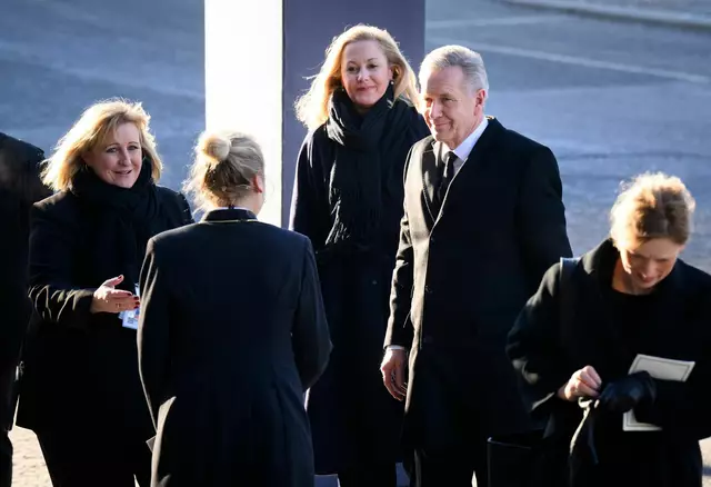 Am 18. Februar dieses Jahres besuchten Bettina und Christian Wulff gemeinsam den Trauergottesdienst für den verstorbenen früheren Bundespräsidenten Horst Köhler.

 | Foto: Bernd von Jutrczenka/dpa (Archivfoto)