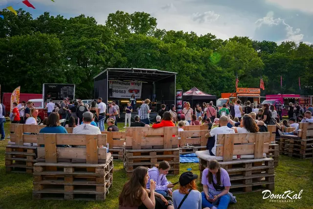 Auf den Food Truck Festivals gibt es nicht nur leckeres Essen und Trinken, sondern auch ein tolle Begleitprogramm. | Foto: DomiKalPhotography