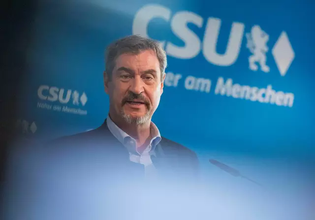 Bei der nächsten Landtagswahl ist für Markus Söder noch lange nicht Schluss. Sofern Partei und Wähler es wollten, stehe er für eine weitere Amtszeit als Ministerpräsident bereit.  | Foto: Peter Kneffel/dpa